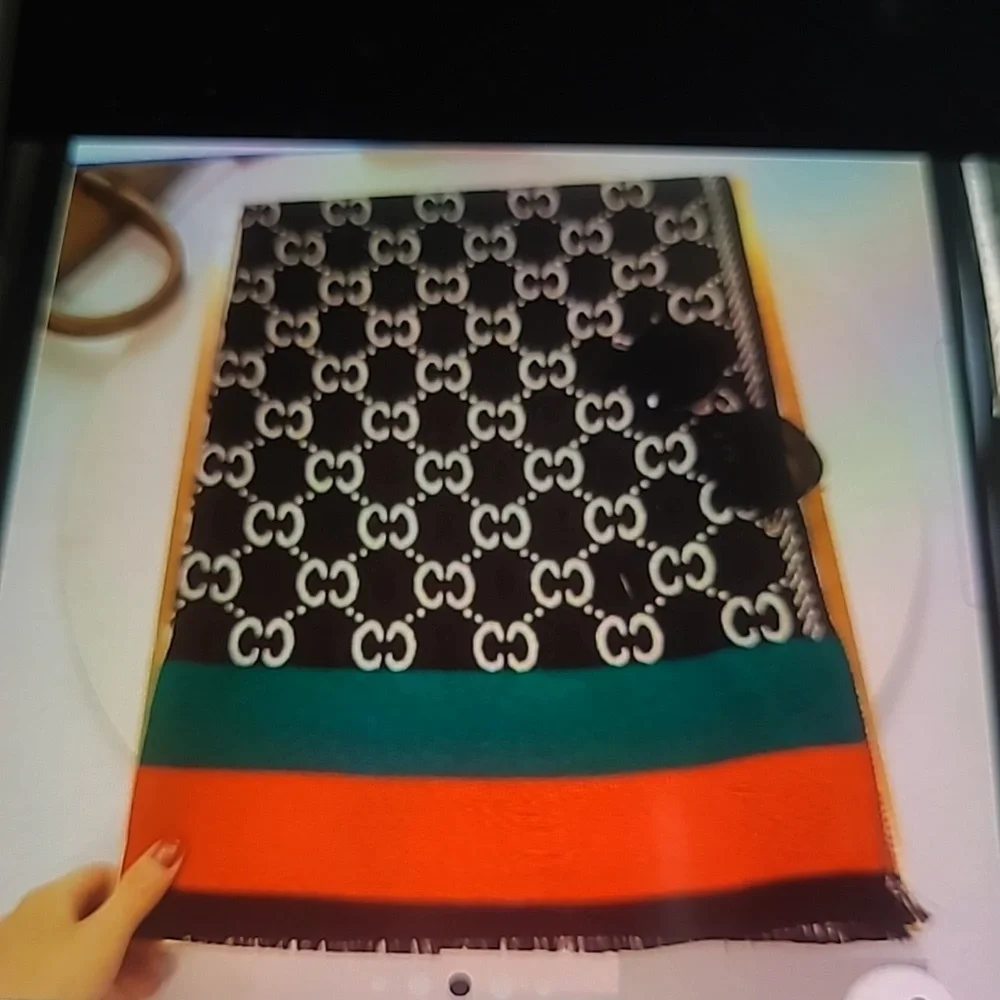 SCARF - Picture 2 of 6
